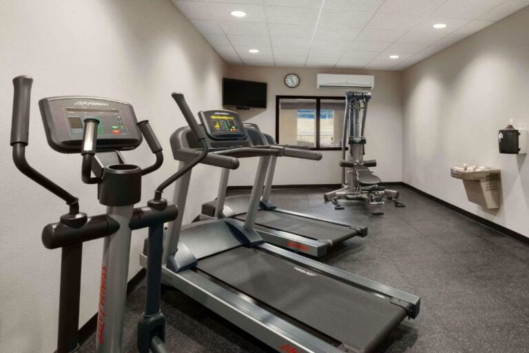 Country Inn & Suites by Radisson fitness