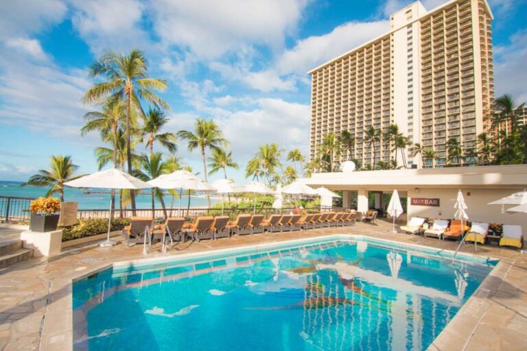 Hilton Hawaiian Village Waikiki Beach Resort pool