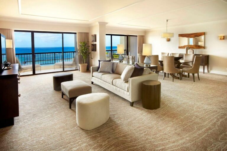 Hilton Hawaiian Village Waikiki Beach Resort living room