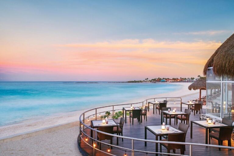 The Westin Resort & Spa Cancun outdoor restaurant