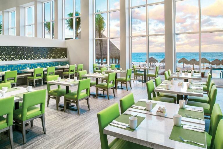 The Westin Resort & Spa Cancun hotel restaurant