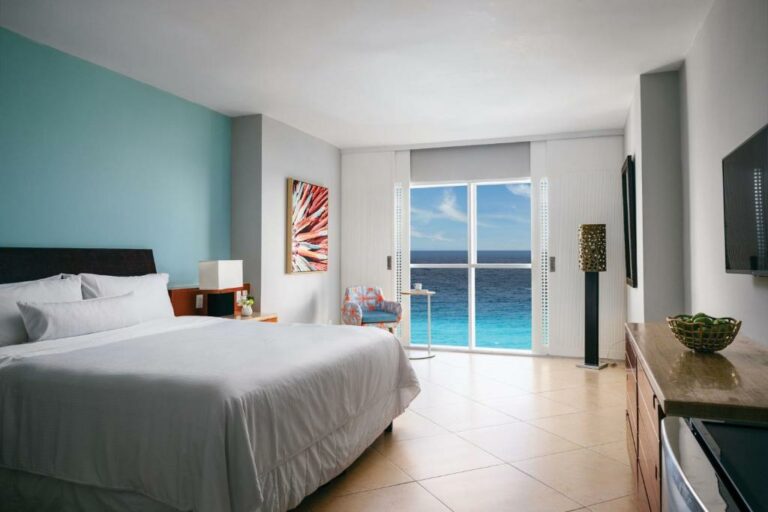 The Westin Resort & Spa Cancun double bed