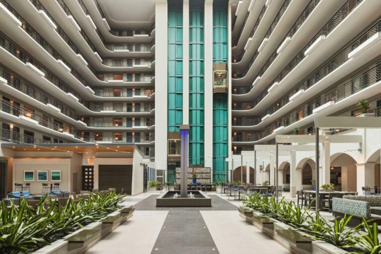 Embassy Suites by Hilton Miami interior